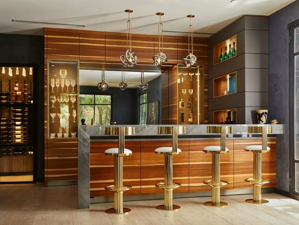 Bar Sandalyesi Sıra Dışı